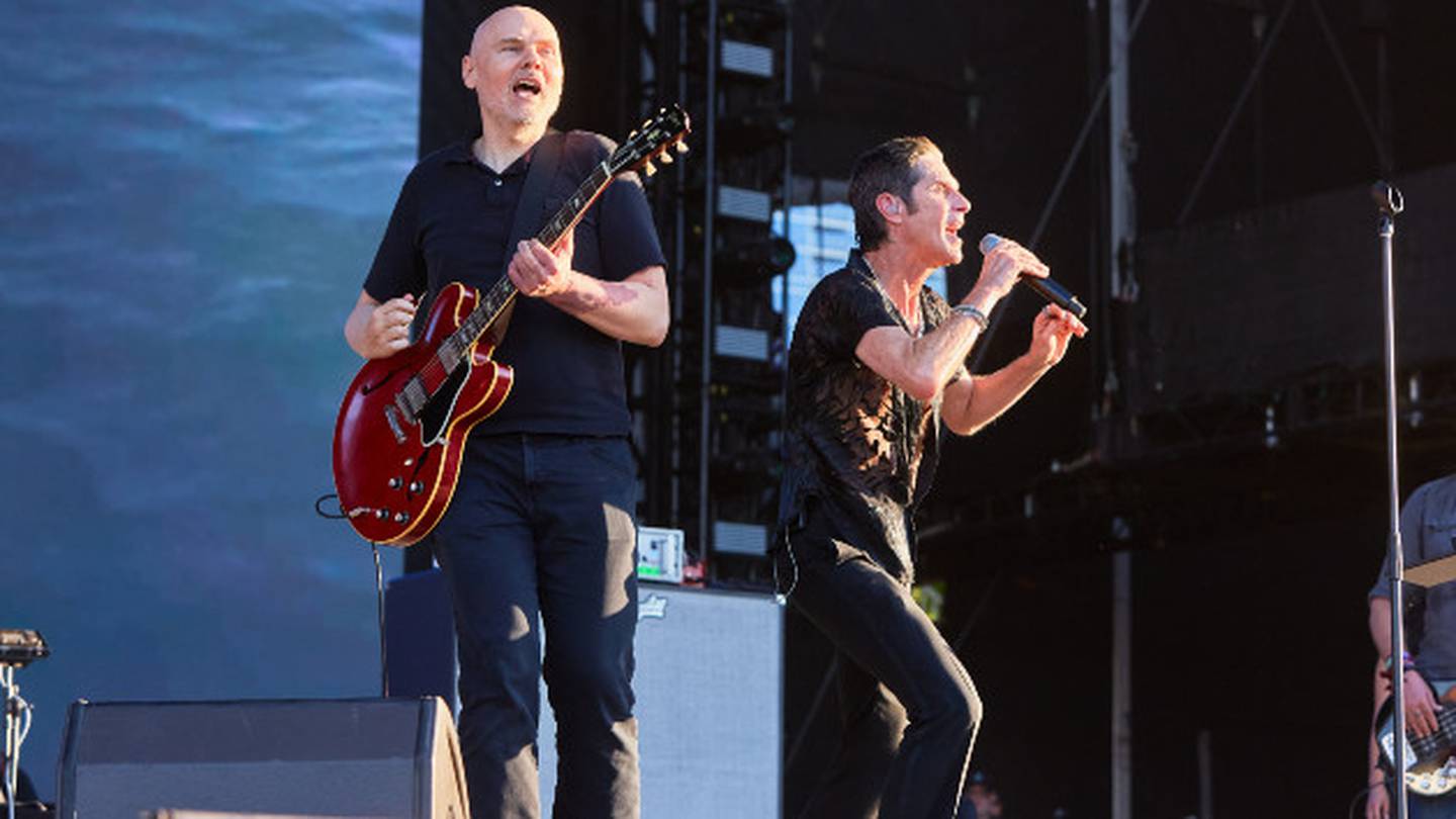 Billy Corgan Joins Reunited Porno For Pyros At Lollapalooza For Led