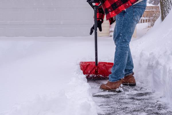 Weightlifting canceled: Coach tells team to help neighbors shovel instead
